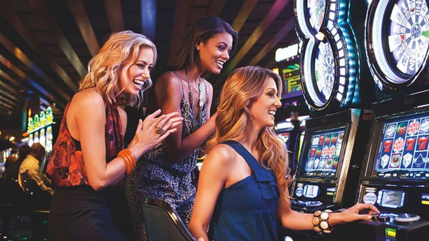 Filipino players using 20 Jili mobile gaming platform on smartphones